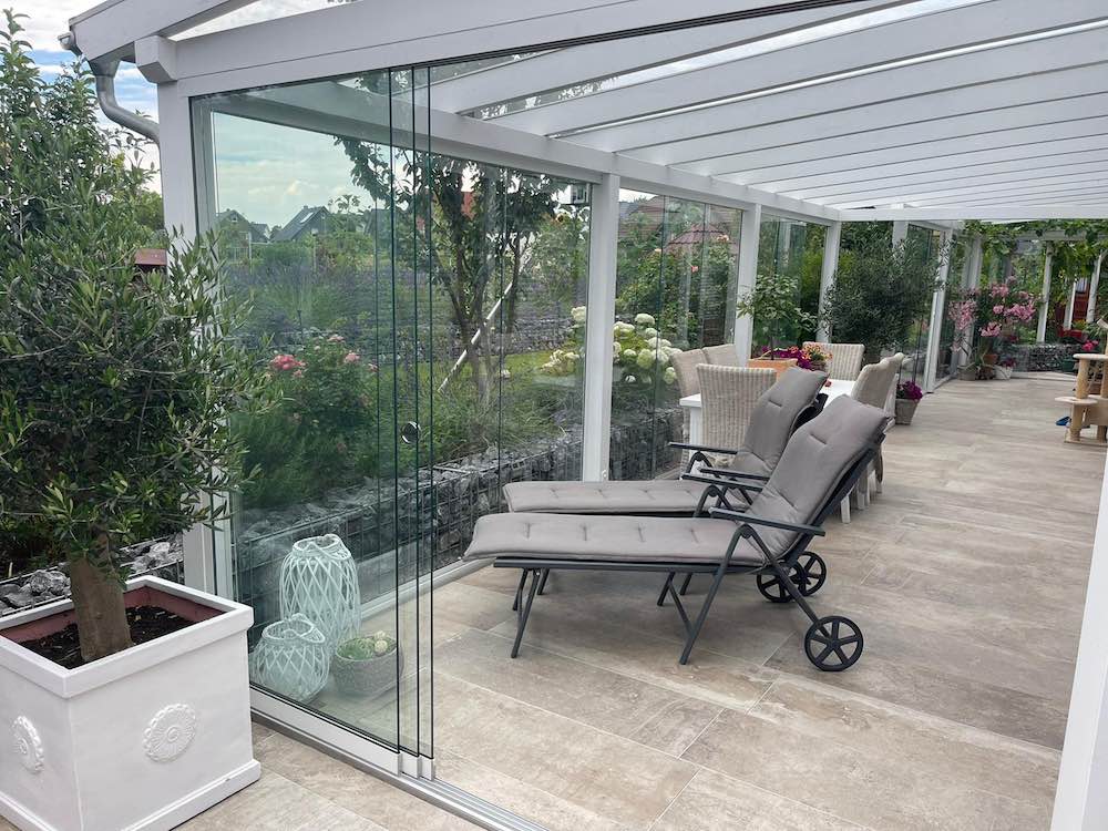 Glasschiebewand Terrassendach